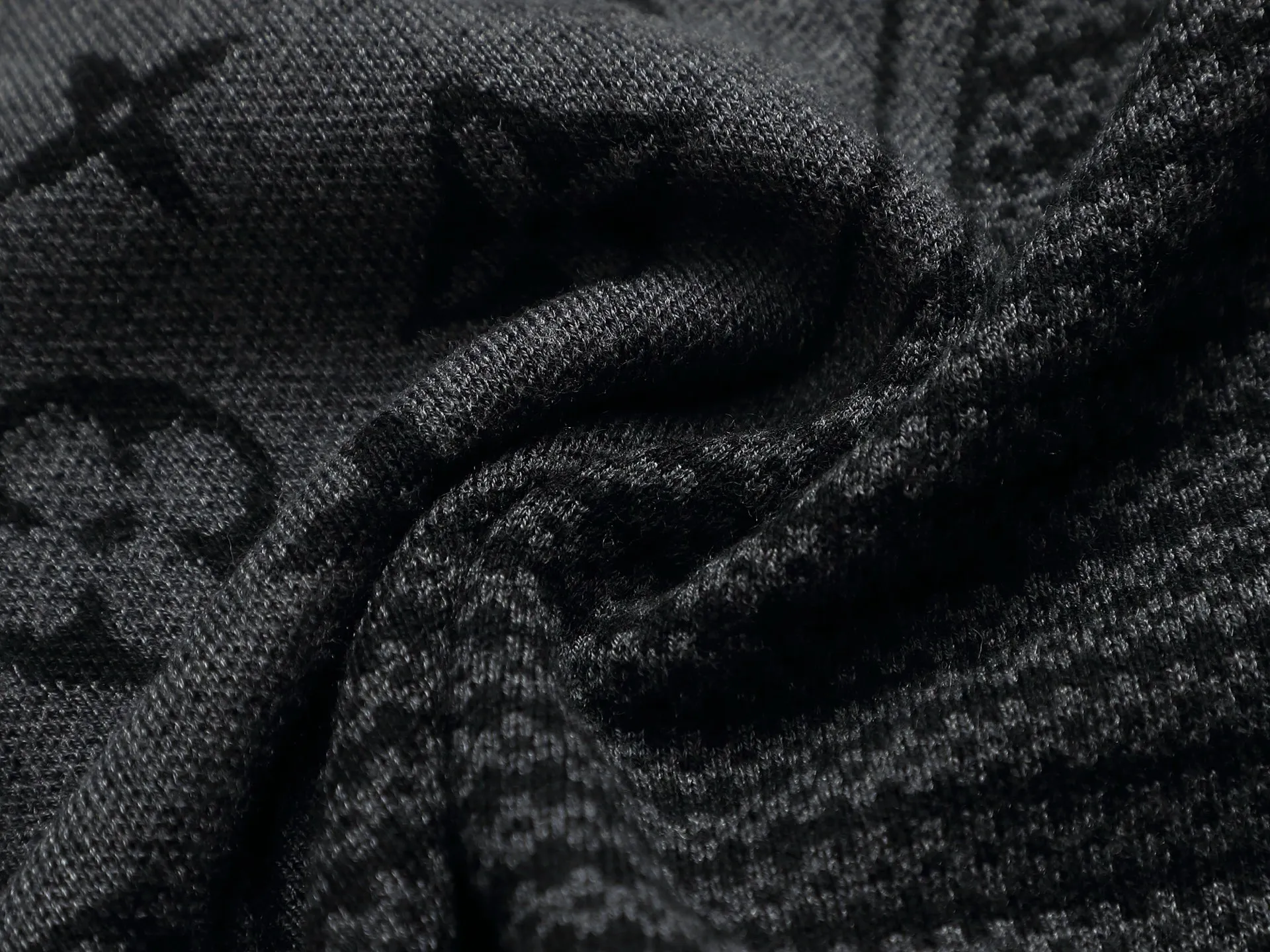 🅿️220 Louis Vuitton/Louis Vuitton Sweater jacquard towel embroidery The large logo is exquisitely upgraded, inspired by the retro embroidery of the 1980s. The original fabric is the same as the official short-sleeved T-shirt. The fabric is dyed in the same vat. It feels very comfortable. The latest brick cabinet synchronization for spring and summer. Fashionable and personalized. Super versatile and good-looking. It is very suitable for both men and women. A must-have for everyone. Hang tag. Collar label. Washed wheat. Complete with three labels. Color: Black Size: S M L XL